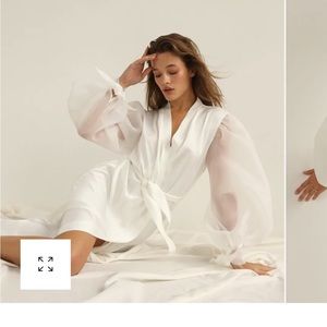 The robe / MELANIE - WHITE LONG